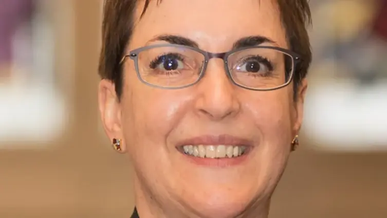 Dr. Mônica Holtz