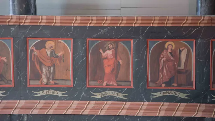 Details der Balustrade in der evangelischen Kirche Burgholzhausen.