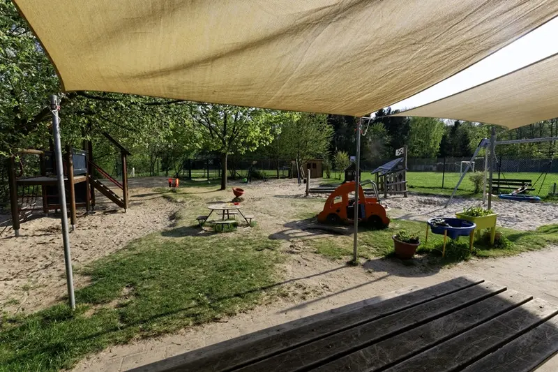 Außengelände der Kita "Regenbogen" in Eschenhahn