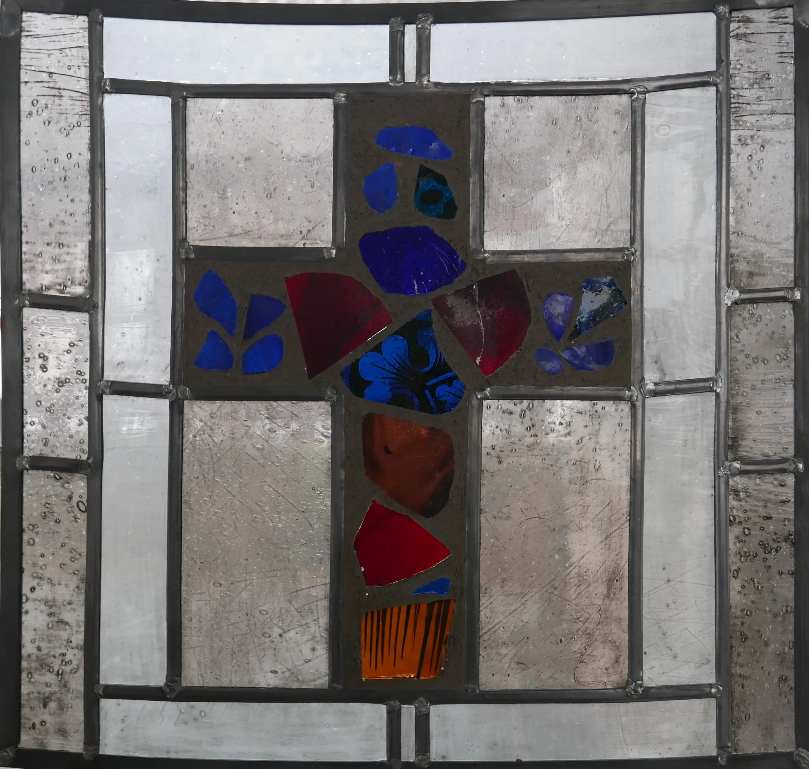 Buntglas-Kreuz-Gemeindehaus