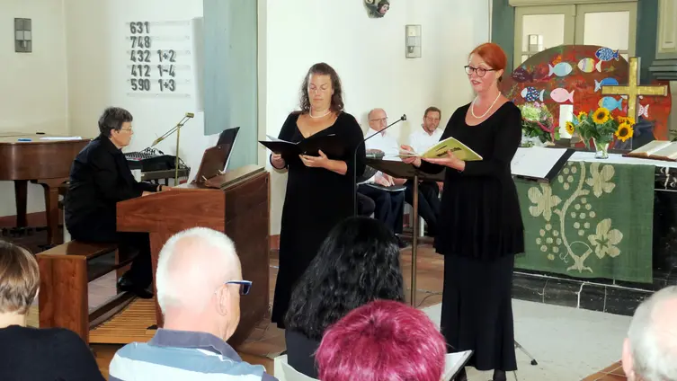 v.l.n.r.: Gerlinde Fricke (Orgel), Anne Schneider und Marion E. Bücher-Herbst (Duett für zwei Soprane aus: Lobgesang)