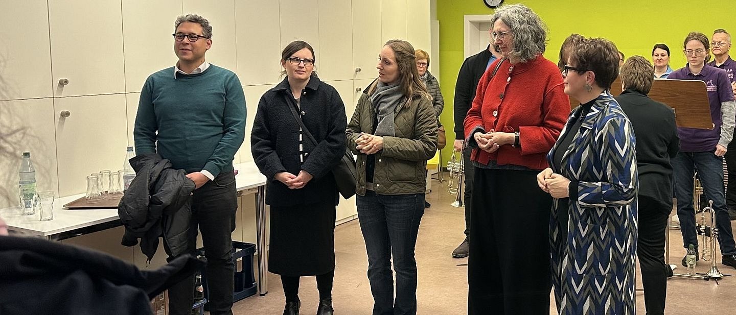 Auf dem Foto von links nach rechts: Pfarrer Marcus Bahnsen, Pfarrerinnen Katharina Meckbach, Julia Christensen, Claudia Vetter-Jung und Ellen Schneider-Oelkers
