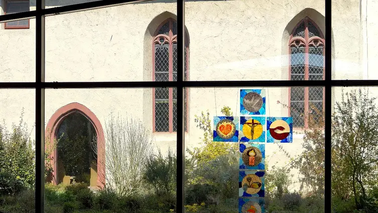 Blick aus der Neuen Martinskirche auf die Alte Martinskirche