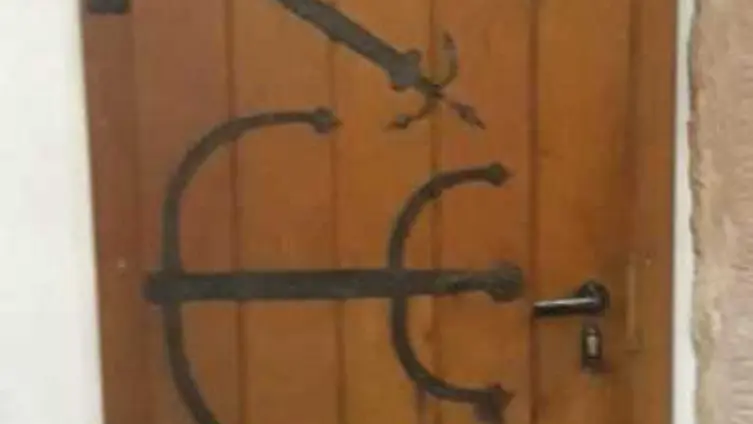 Die Texte und Fotos beruhen auf der "Besonderen Lernleistung - Geschichtsrezeption im digitalen Zeitalter: histocaching" als neue Form der Vergangenheitsbegegnung am Beispiel der Braubacher Barbarakirche." von Tobias Metz.