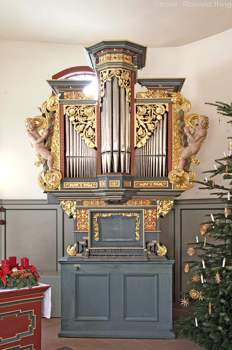 Knauth-Orgel von 1623/24 in der historischen Fachwerkkirche Worfelden von 1696
