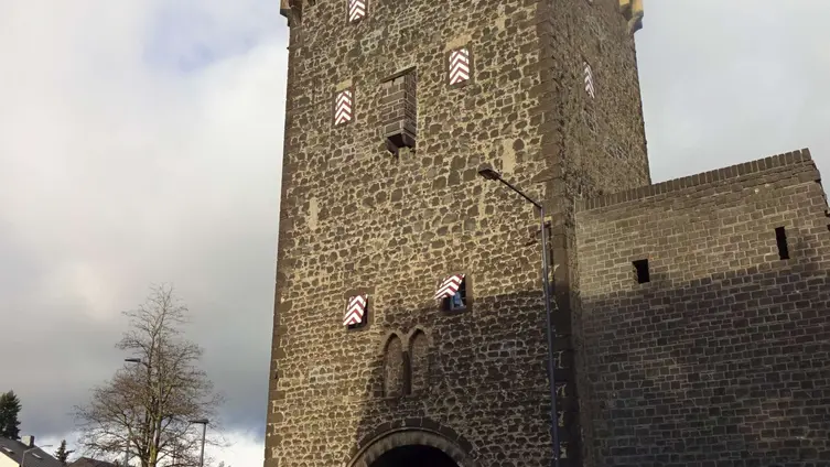 Das Foto zeigt die Wichhäuschen am Obertor in Mayen