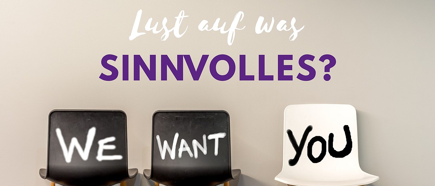 Leere Stühle mit der Aufschrift: We want you!