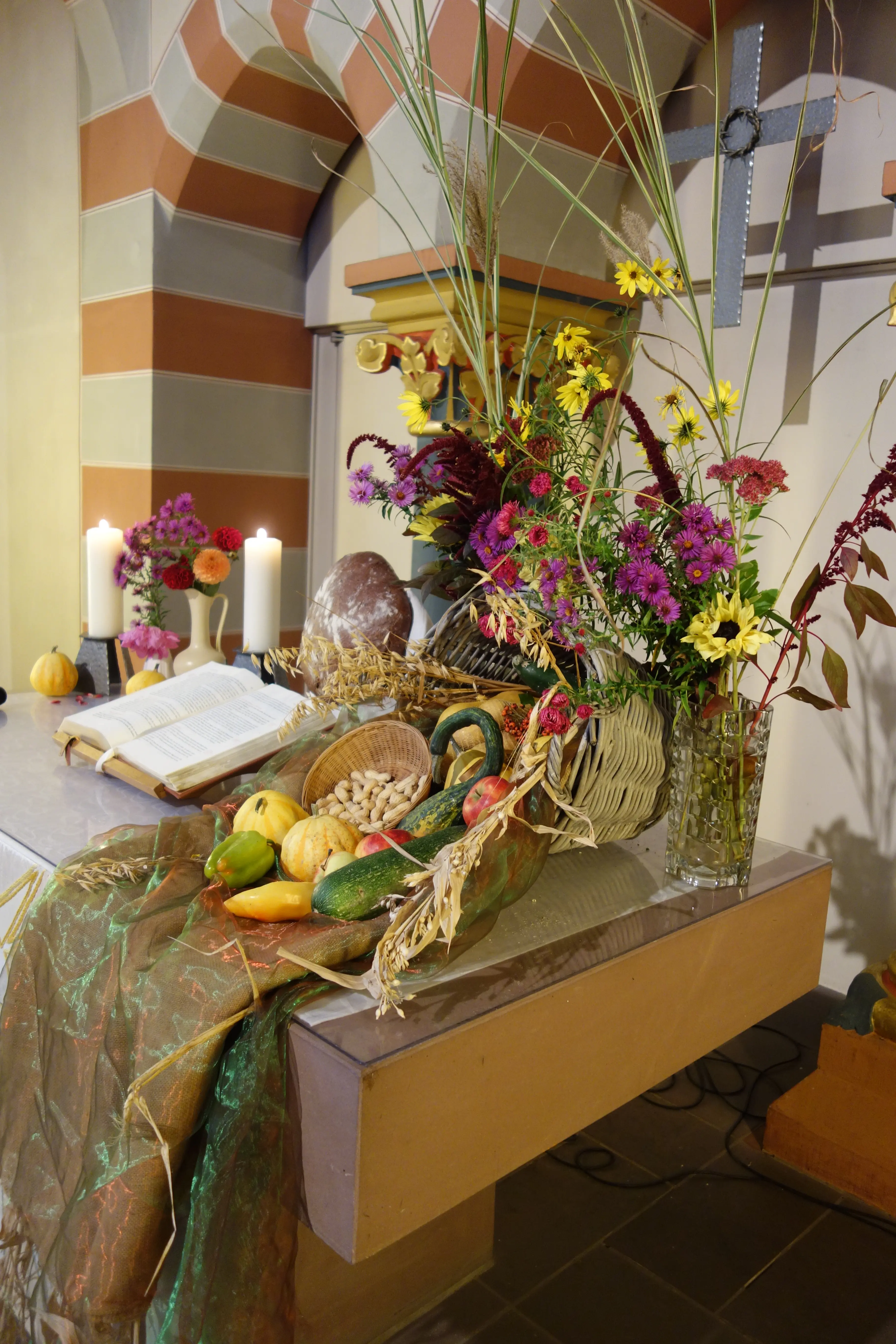 Erntedank geschmückter Altar