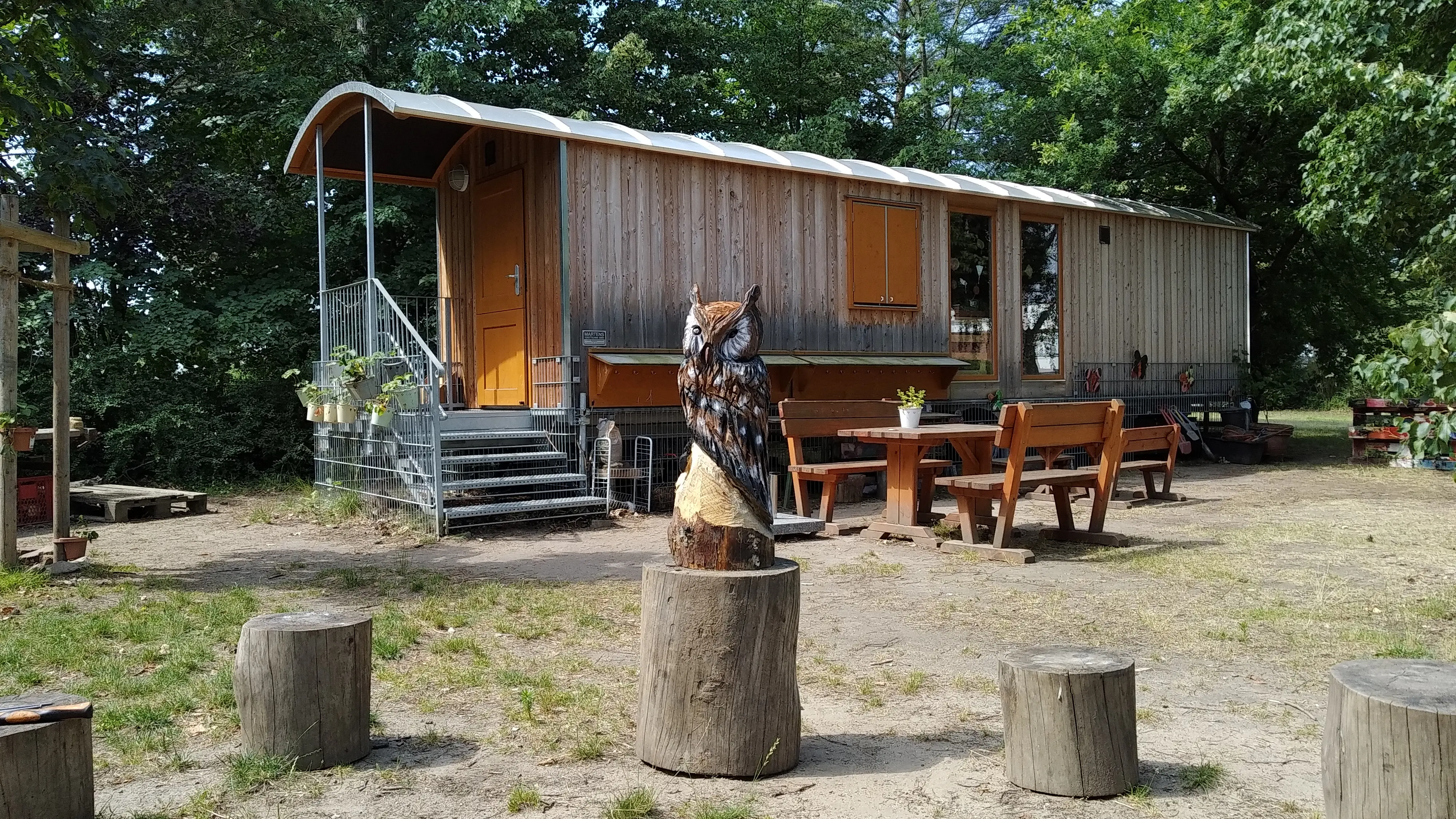 Eulen Holzschnitzerei Kita/GHL