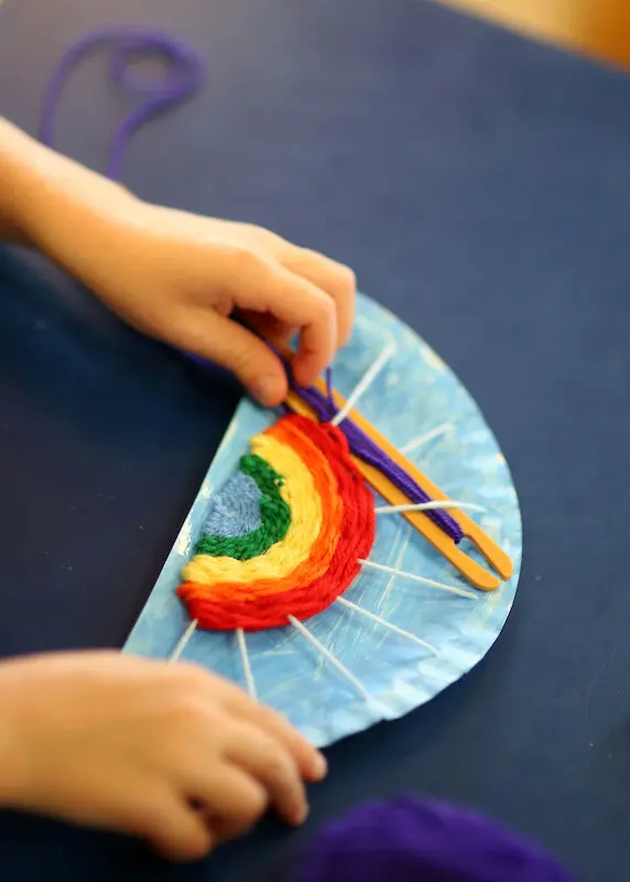 Spielende Kinder, Hände sind zu sehen
