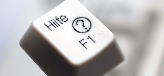 Nahaufnahme einer Tastaturtaste mit der Aufschrift „Hilfe“ und einem Fragezeichen-Symbol. Die Taste steht für Unterstützung, Hilfeangebote oder technischen Support.