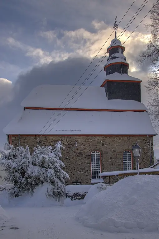 Kirche Liebenscheid im Schnee