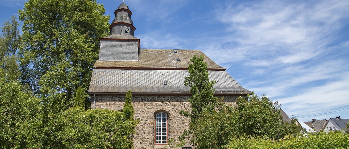 Kirche Liebenscheid im Sonnenschein