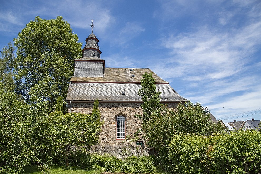 Kirche Liebenscheid im Sonnenschein