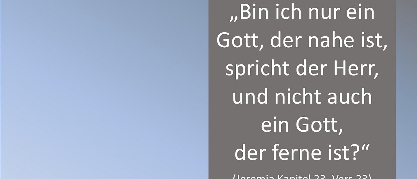 Die graue Grafik zeigt den geschriebenen Monatsspruch 