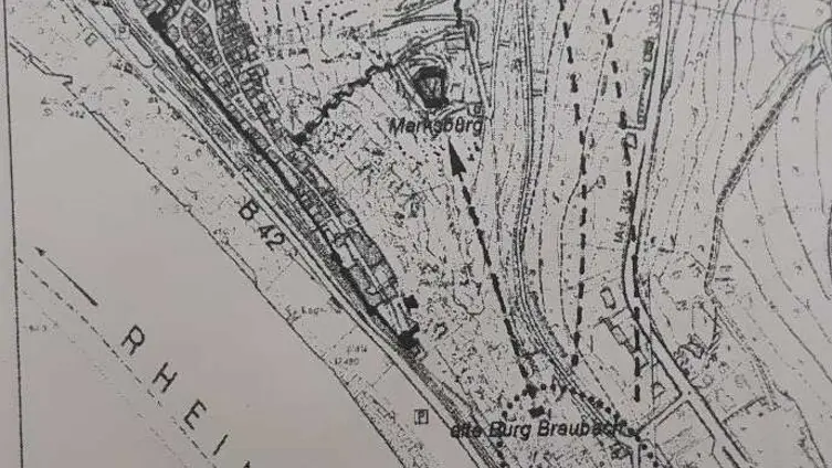 Die Texte und Fotos beruhen auf der "Besonderen Lernleistung - Geschichtsrezeption im digitalen Zeitalter: histocaching" als neue Form der Vergangenheitsbegegnung am Beispiel der Braubacher Barbarakirche." von Tobias Metz.