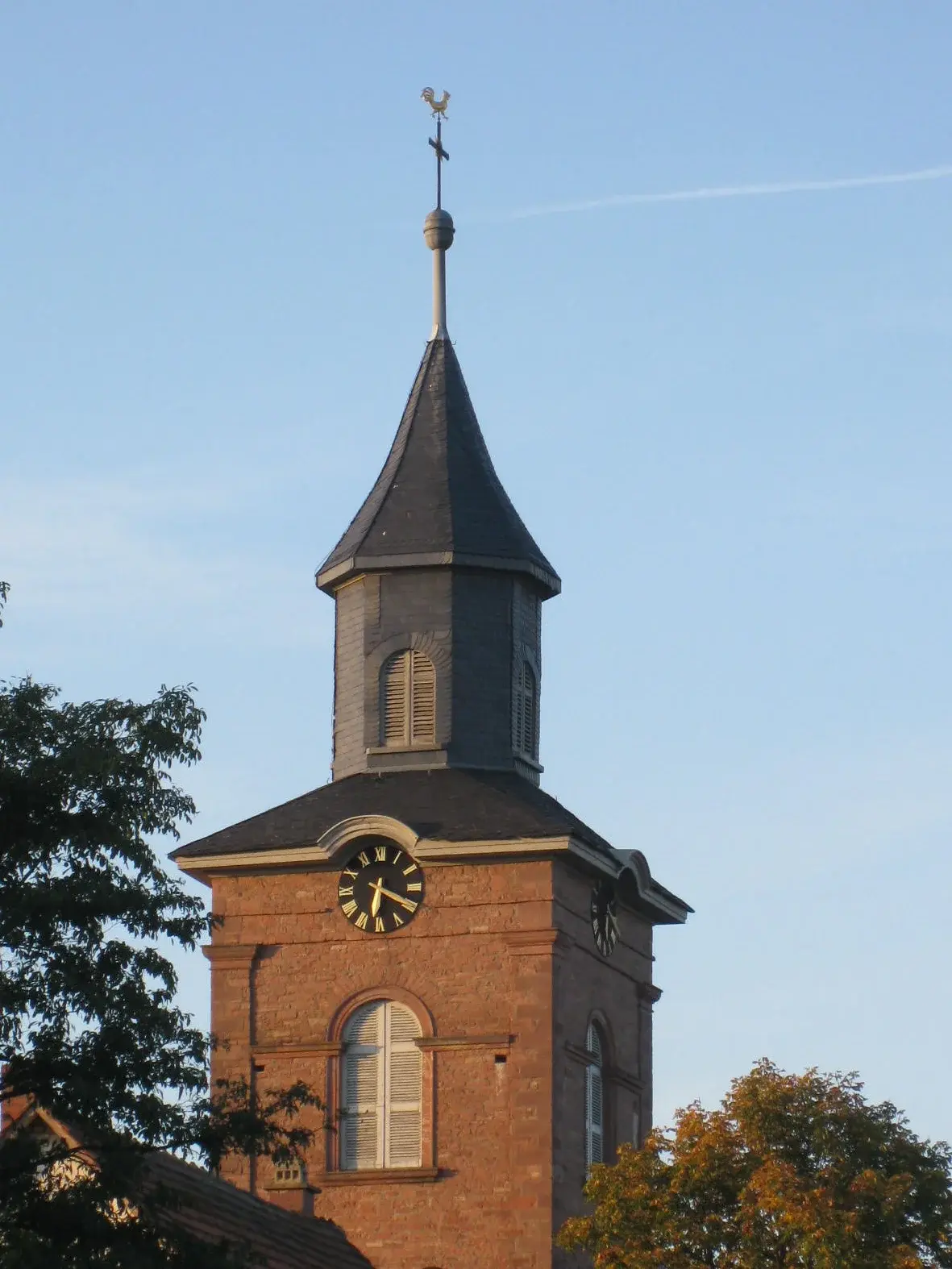 Kirchturm der Ev. Kirche Liederbach