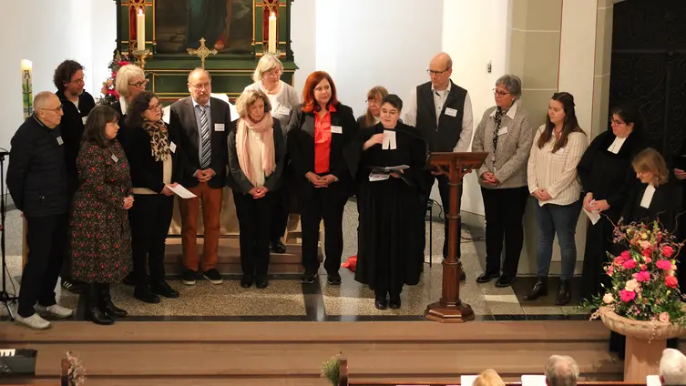 Der Gesamtkirchenvorstand wird gesegnet 