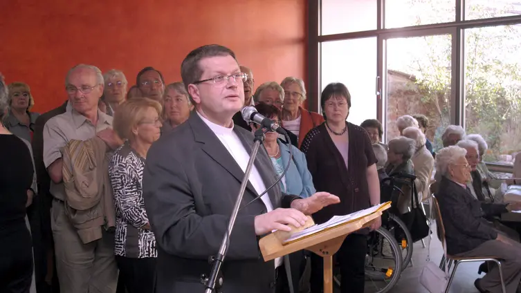 Pfarrer Joachim Respondek grüßt von der kath. Pfarrgemeinde