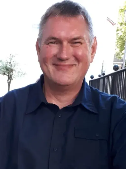 Holger Kammer (stehendes Portraitfoto)