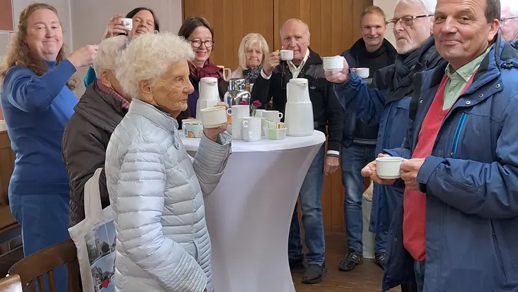Ein fröhliches Beisammensein im Kirchcafé. Oktober 2025