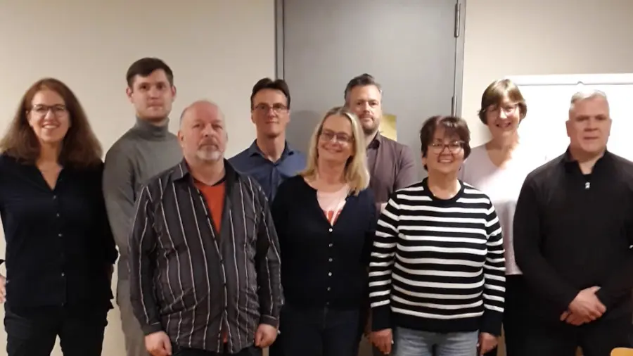 Ein Gruppenbild von 9 Personen