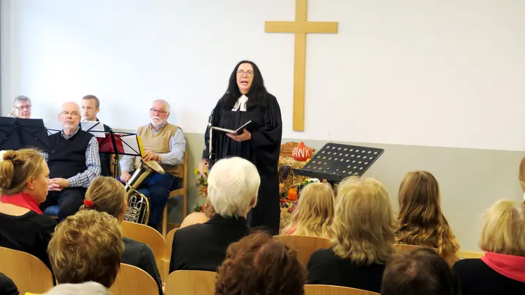 Erntedankgottesdienst am 02.10.2022 im ev. Gemeindehaus Worfelden - Pfarrerin Beate Schwenk