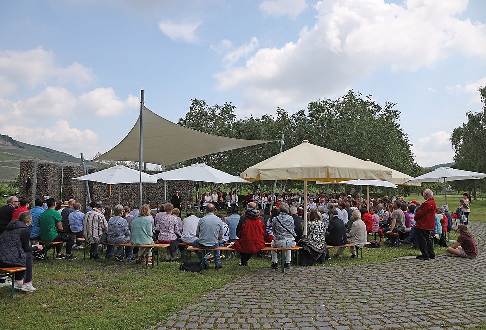 Pfingsgottesdienst im Park am Mäuseturm