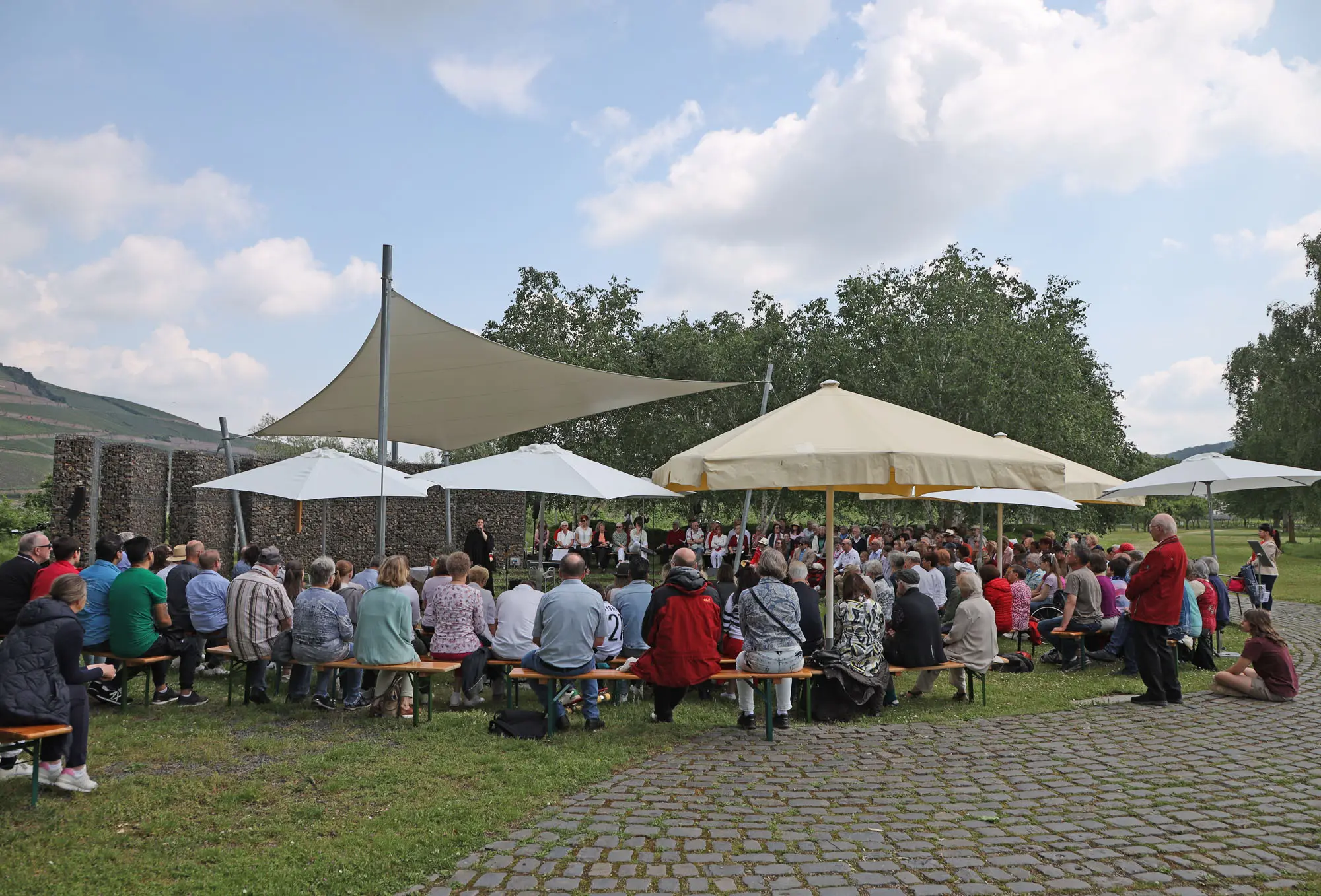 Pfingsgottesdienst im Park am Mäuseturm