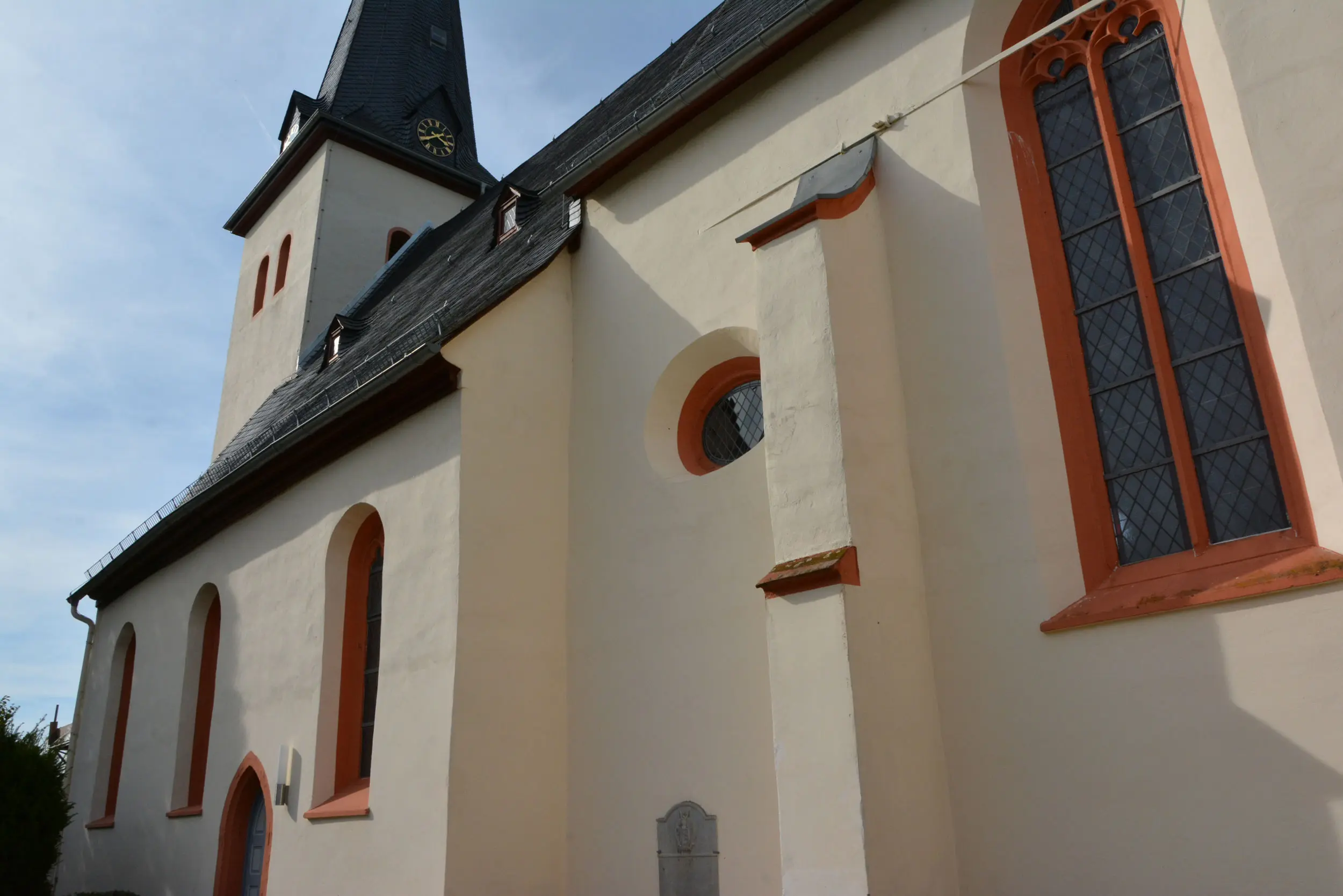 Evangelische Kirche Strinz-Trinitatis Seitenansicht