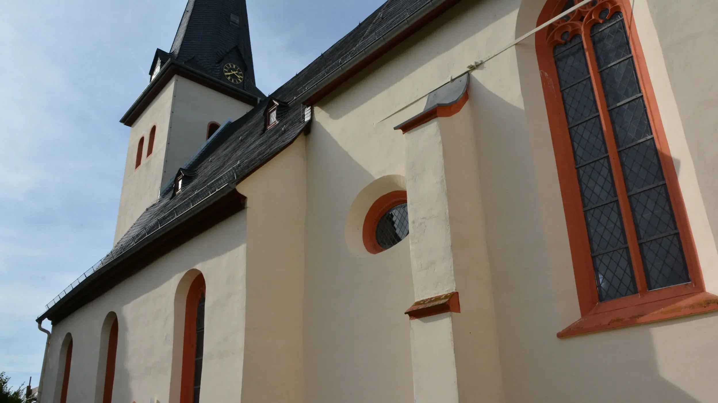 Evangelische Kirche Strinz-Trinitatis Seitenansicht