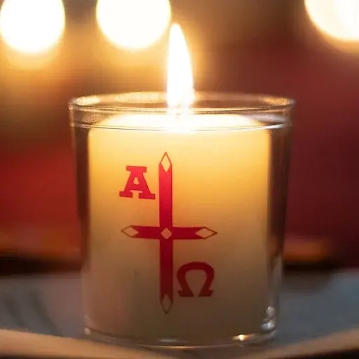 brennende Osterkerzen