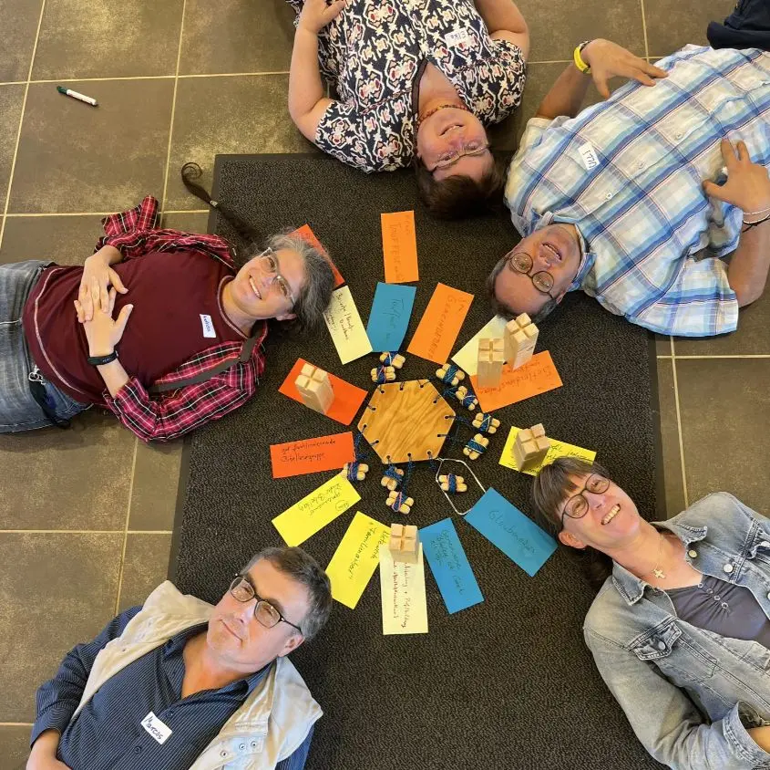 Das Bild zeigt das Verkündigungsteam mit den 5 Pfarrerinnen und Pfarrern.