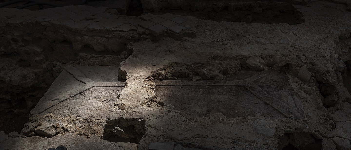 Sarkophag 3 Wochen vor Öffnung