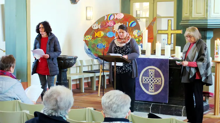 Gottesdienst zum Weltgebetstag - kath. Gemeindereferentin Dorothea Tambour-Antoci, Anna Plöcher und Else Trumpold