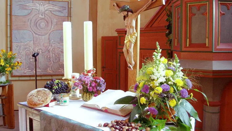 Altar aus schwarzem Lahnmarmor