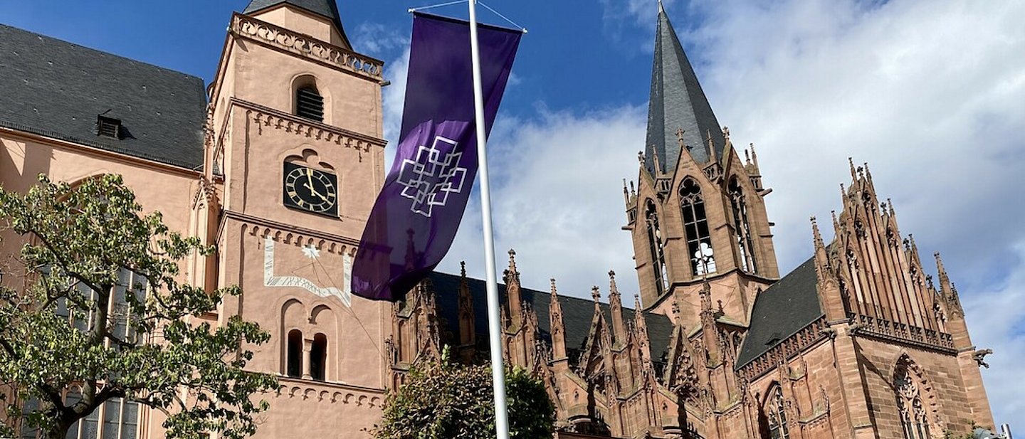 Blick auf die gotische Katharinenkirche in Oppenheim