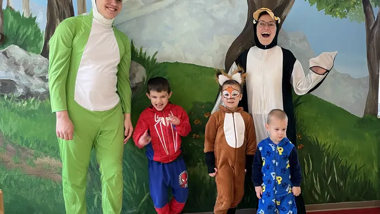 Die Fotos zeigen die Kinder und Erzieher während ihrer Karnvalsparty im Haus des Kindes!