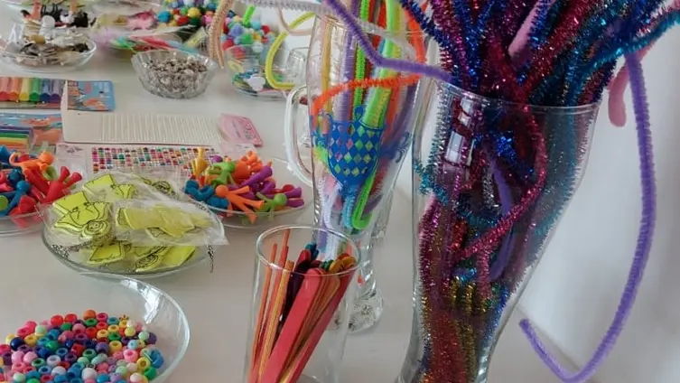 Bastel-Bar beim Vorstellungsgottesdienst der Konfis 2023