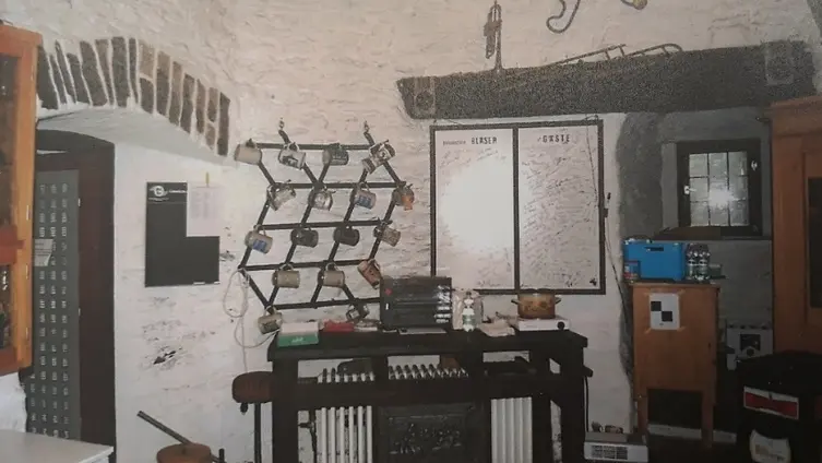 Die Texte und Fotos beruhen auf der "Besonderen Lernleistung - Geschichtsrezeption im digitalen Zeitalter: histocaching" als neue Form der Vergangenheitsbegegnung am Beispiel der Braubacher Barbarakirche." von Tobias Metz.