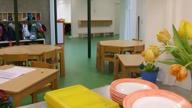 Blick aus der Küche in den Essbereich