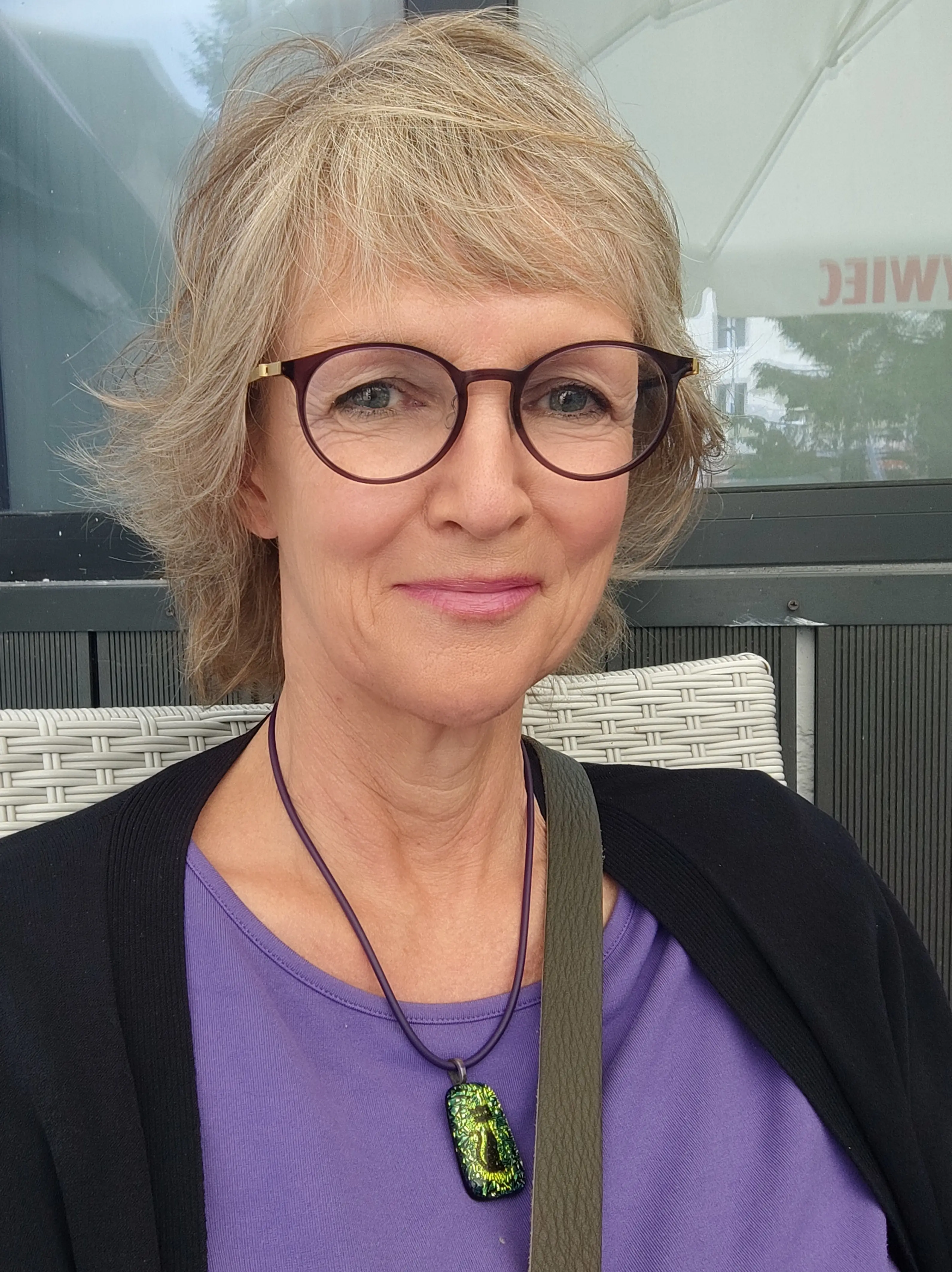 Das Foto zeigt ein Porträt von Pfarrerin Stephan