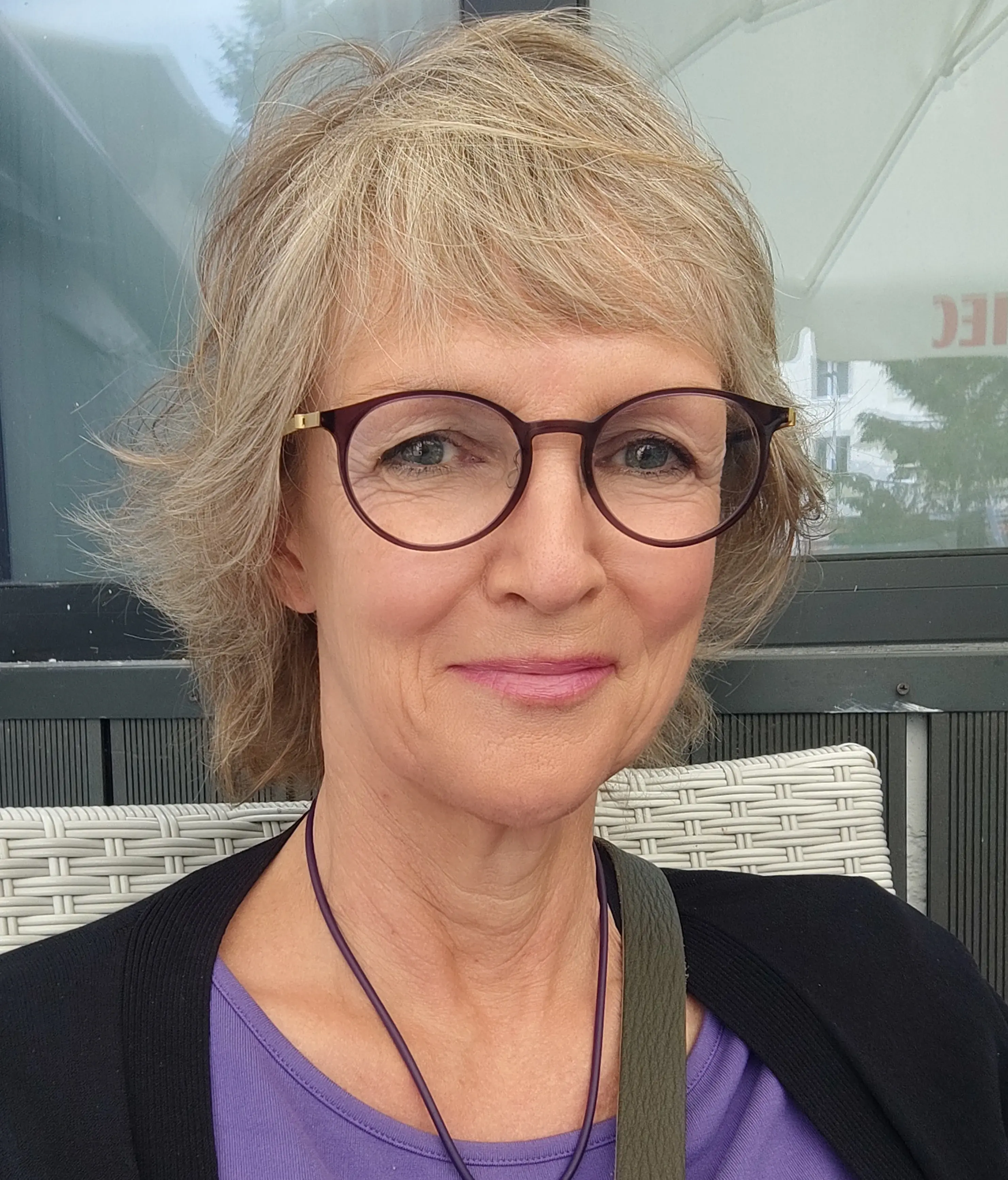 Das Foto zeigt ein Porträt von Pfarrerin Stephan