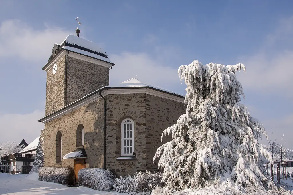 Kirche Rabenscheid im Schnee
