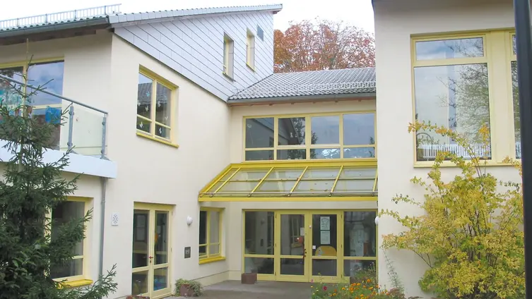 Eingang des Kinder- und Familienzentrums Eiche in Ober-Ramstadt