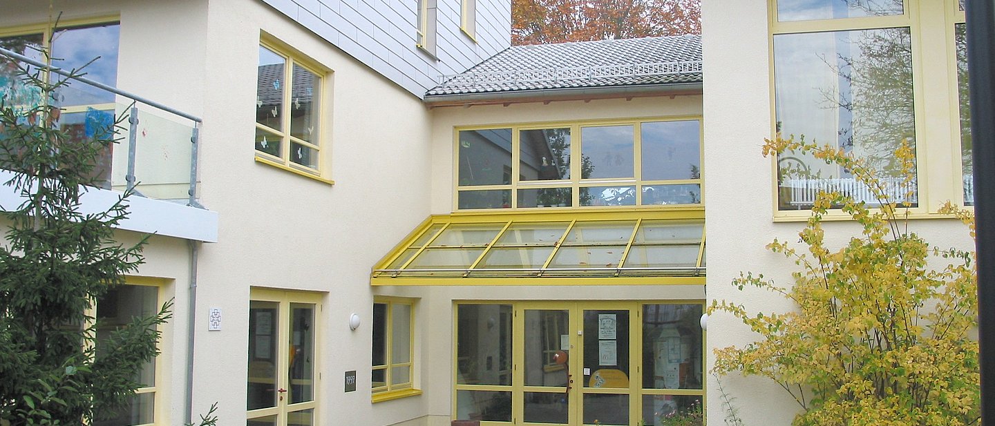 Eingang des Kinder- und Familienzentrums Eiche in Ober-Ramstadt