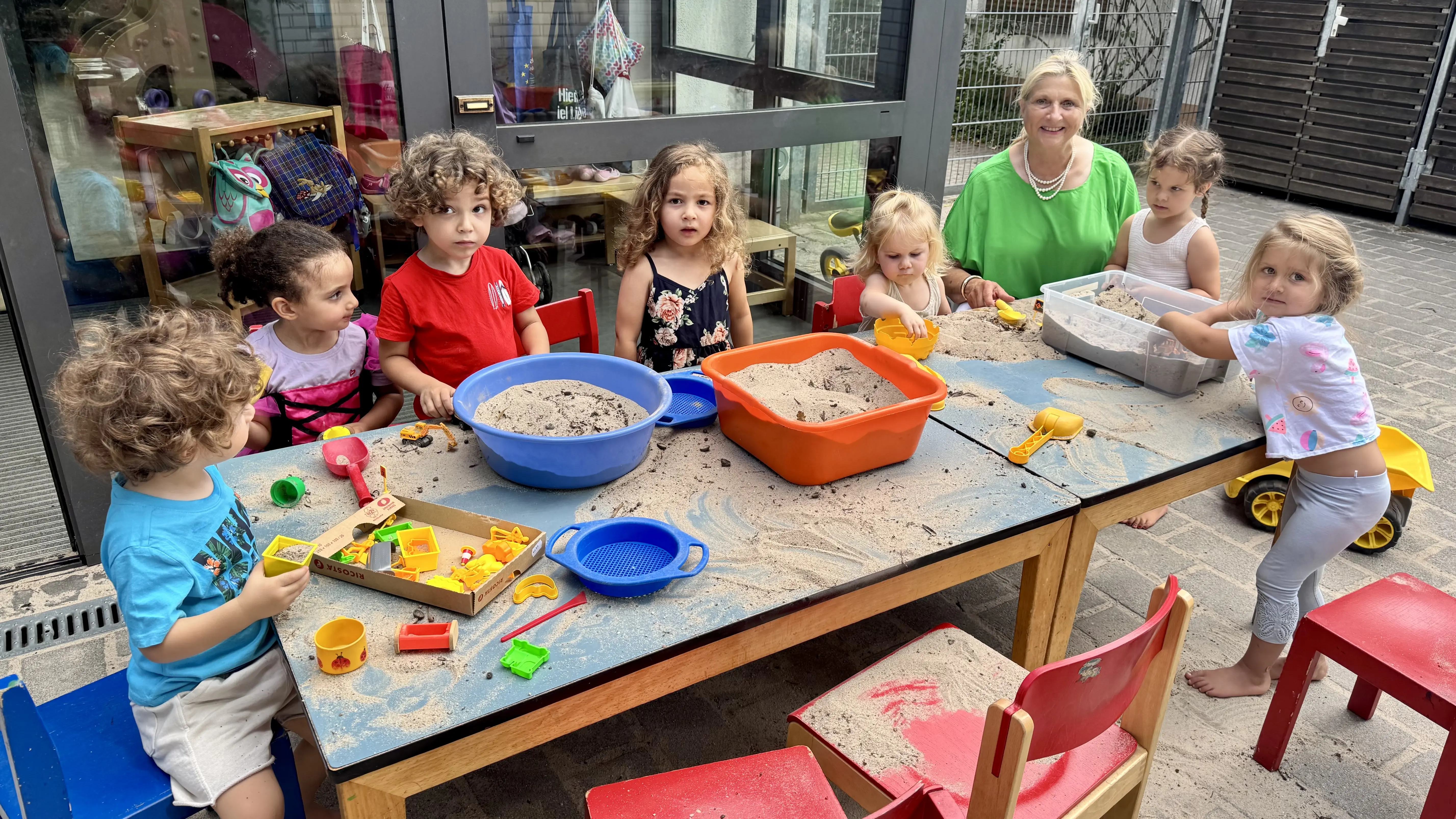 Spatzennest bei der "Arbeit"