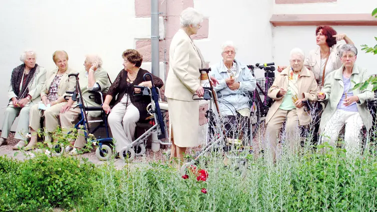 Ökumenischer Gottesdienst am 13.06.2011 anl. 800 Jahre Büttelborn, Klein-Gerau und Worfelden - nach dem Gottesdienst vor der Kirche