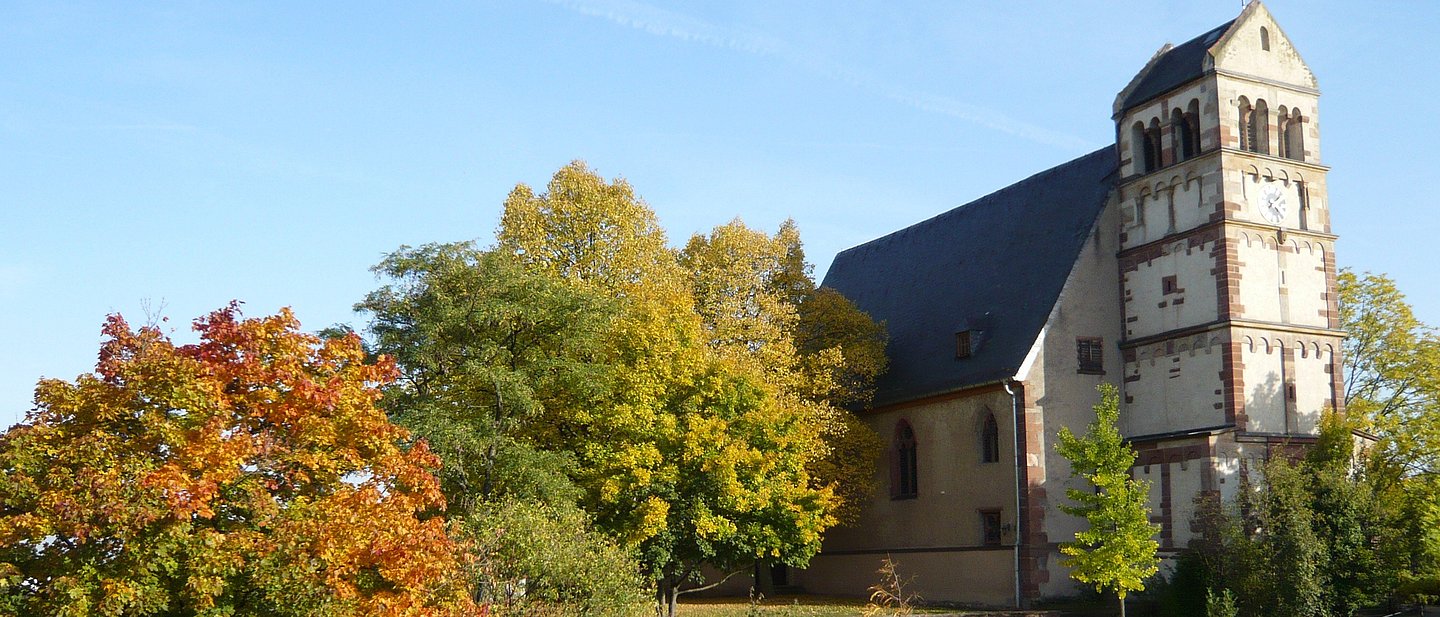 Bild der Bergkirche im Sommer