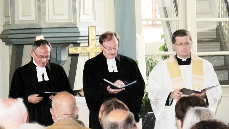 Ökumenischer Gottesdienst am 13.06.2011 anl. 800 Jahre Büttelborn, Klein-Gerau und Worfelden - v. l.: Pfr. B. Lusky, B. Lehr, J. Respondek